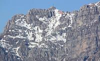 02 Zommata sul Rifugio Azzoni. Vetta del Resegone